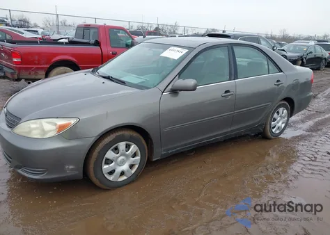 2003 Toyota Camry Le z USA, uszkodzony, nr VIN 4T1BE32K83U768702